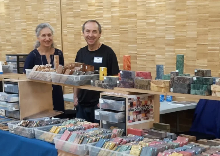 Stand de Bois 52 en salon, avec ses bois pour la coutellerie