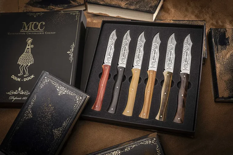 Coffret de six couteaux de table Douk-Douk à manches en bois