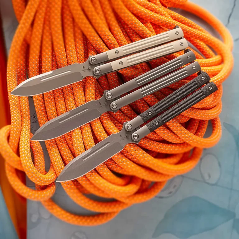 Couteaux pliants Terrain 365 sur une corde orange
